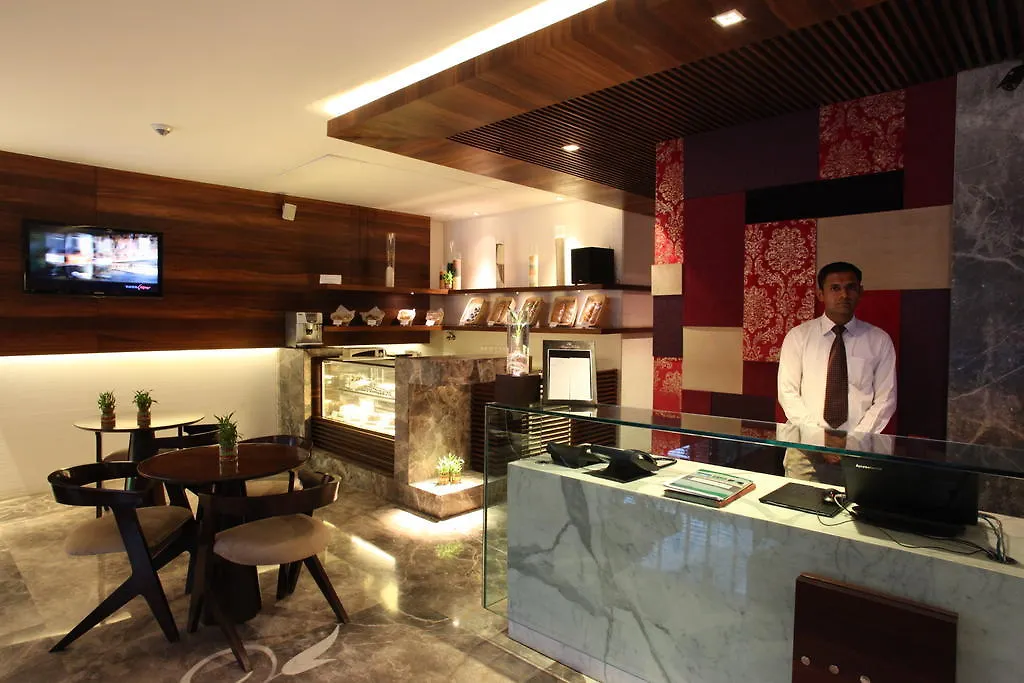 Maya Hotel Chandigarh 4*,